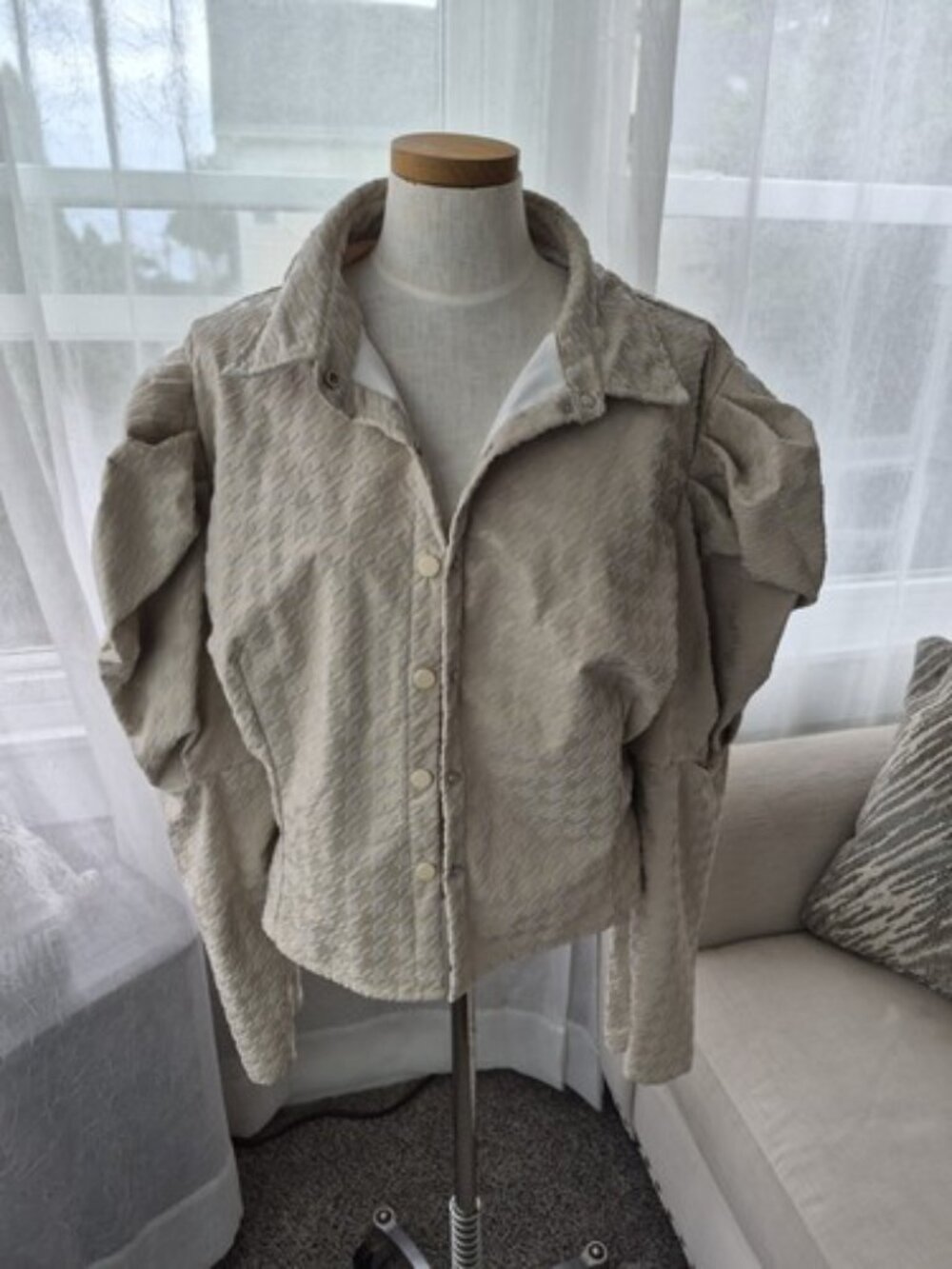 Akira puff puffy sleeve cropped jacket beige size 2X snap houndstooth